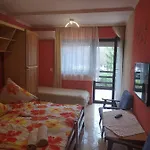 Apartmanhaz Gabriella * Harkan