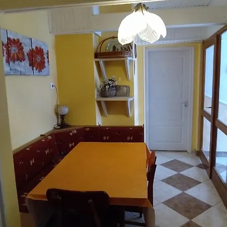 Apartmanhaz Gabriella דירה *