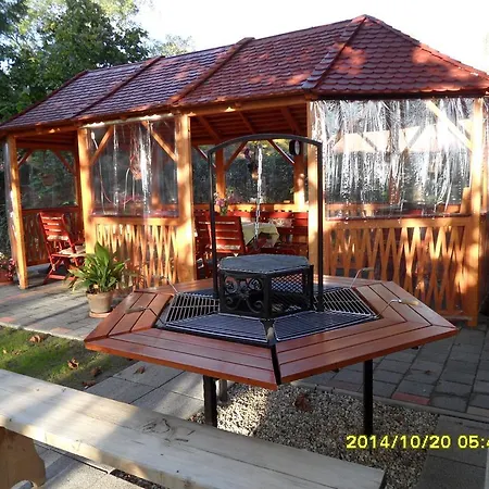 Apartmanhaz Gabriella דירה Harkány